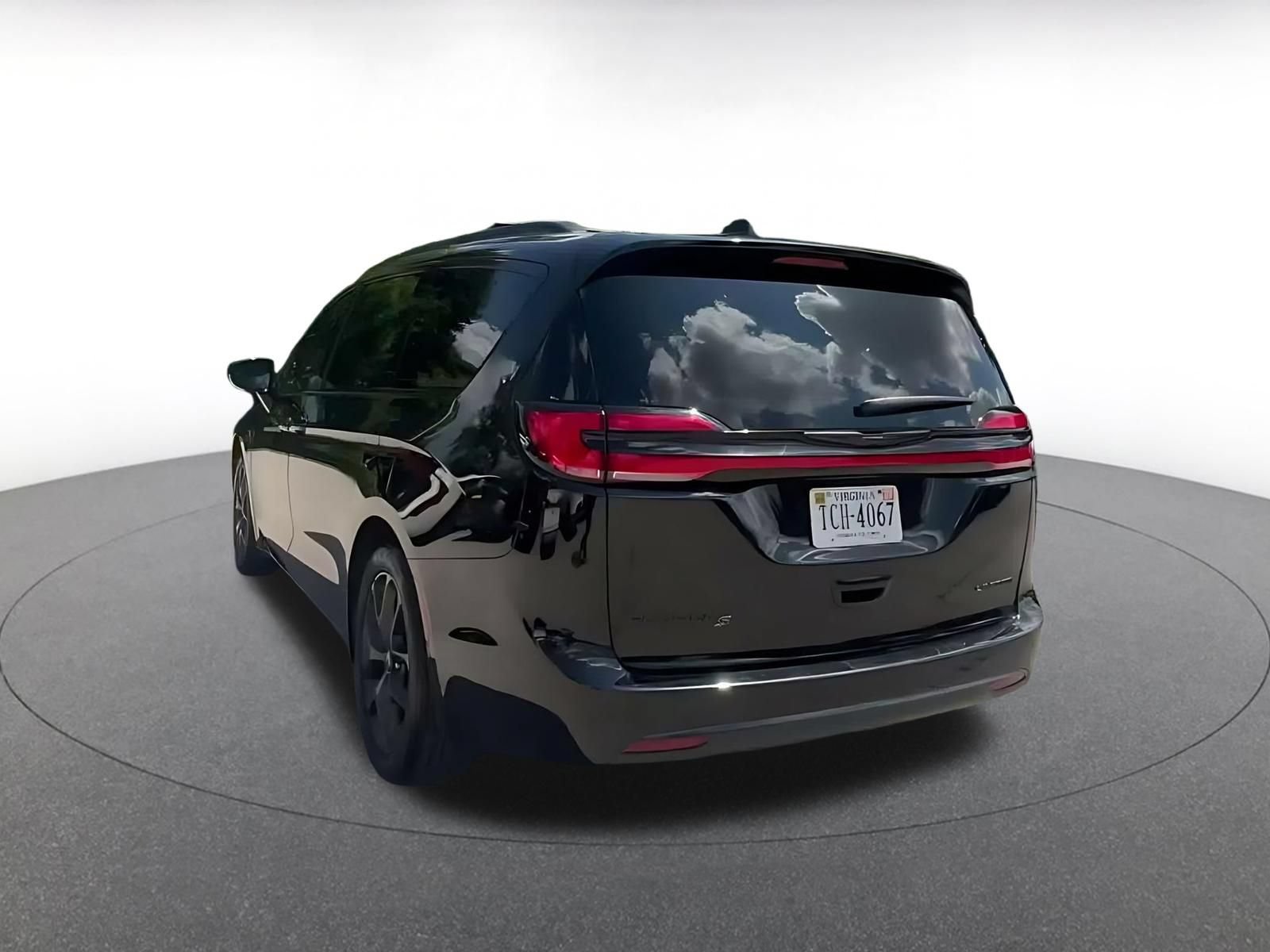 Used 2025 Chrysler Pacifica Limited FWD image 10
