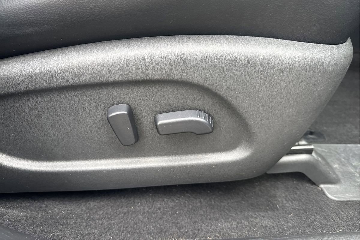 Used 2020 Nissan Pathfinder SL FWD image 40