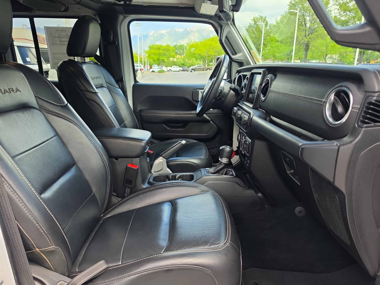 Used 2019 Jeep Wrangler Unlimited Sahara AWD/4WD image 31