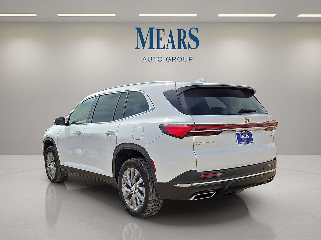 Used 2025 Buick Enclave Preferred image 3