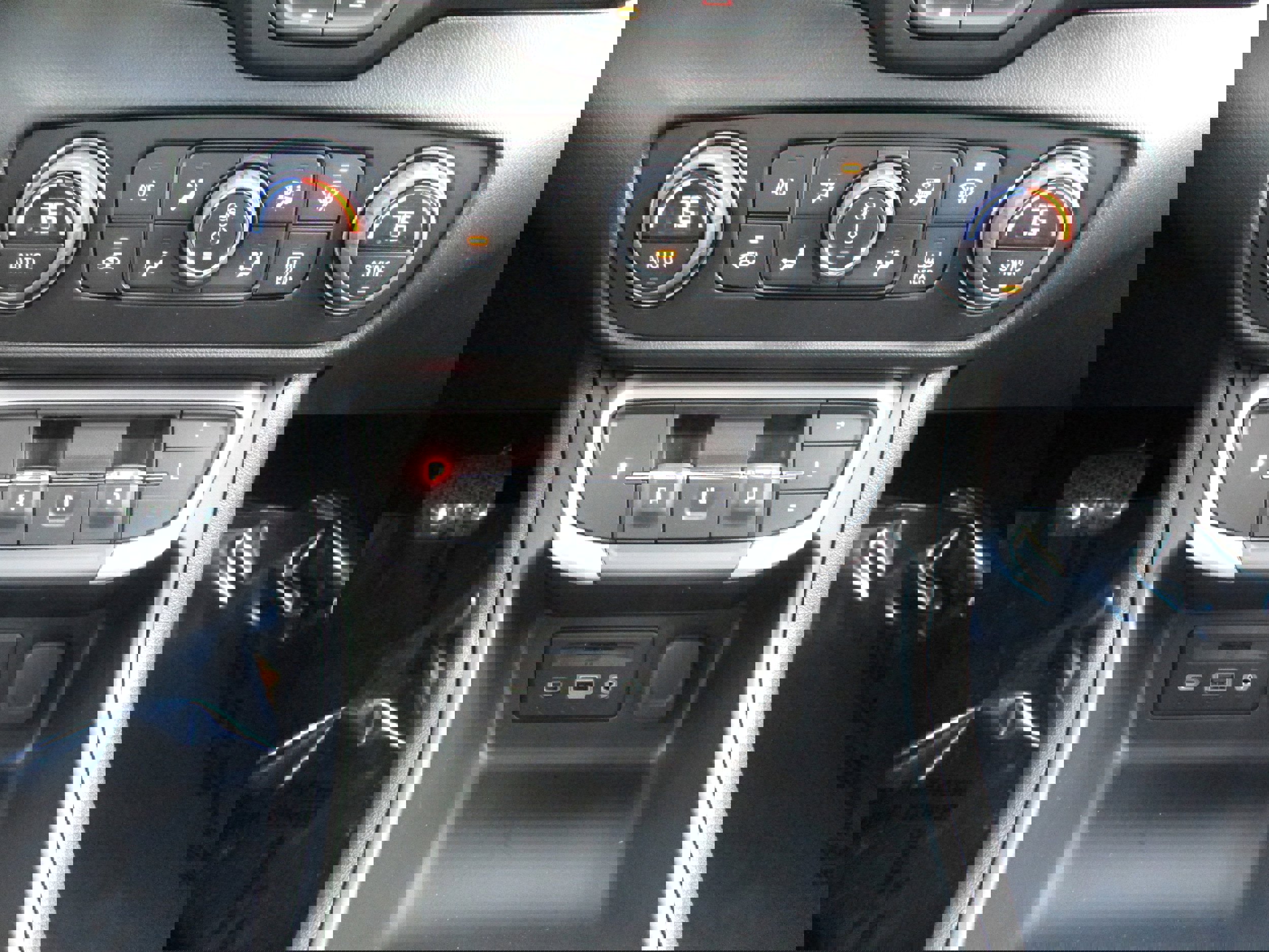 Used 2024 GMC Terrain SLT image 23