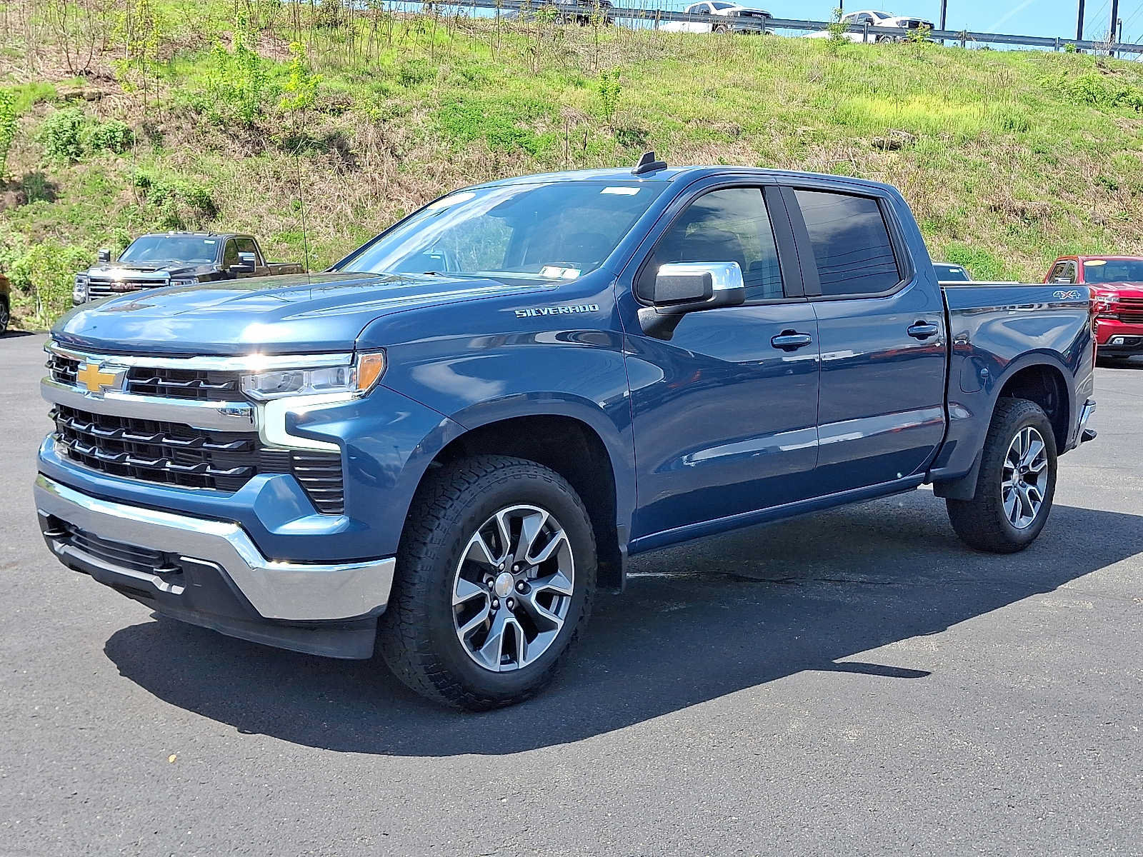 Used 2024 Chevrolet Silverado 1500 LT AWD/4WD image 3