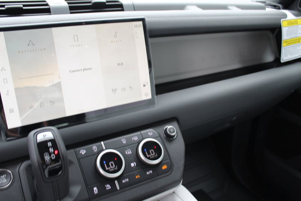 Used 2025 Land Rover Defender 110 S image 12