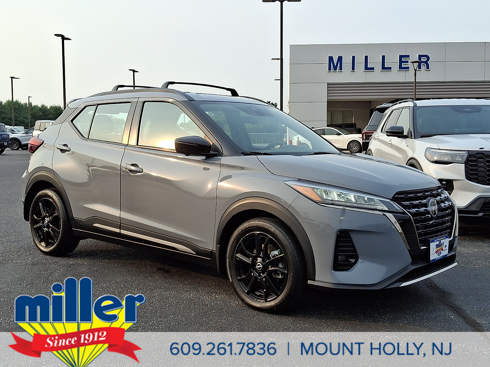 Used 2023 Nissan Kicks SR w/ SR Premium Package FWD image 1