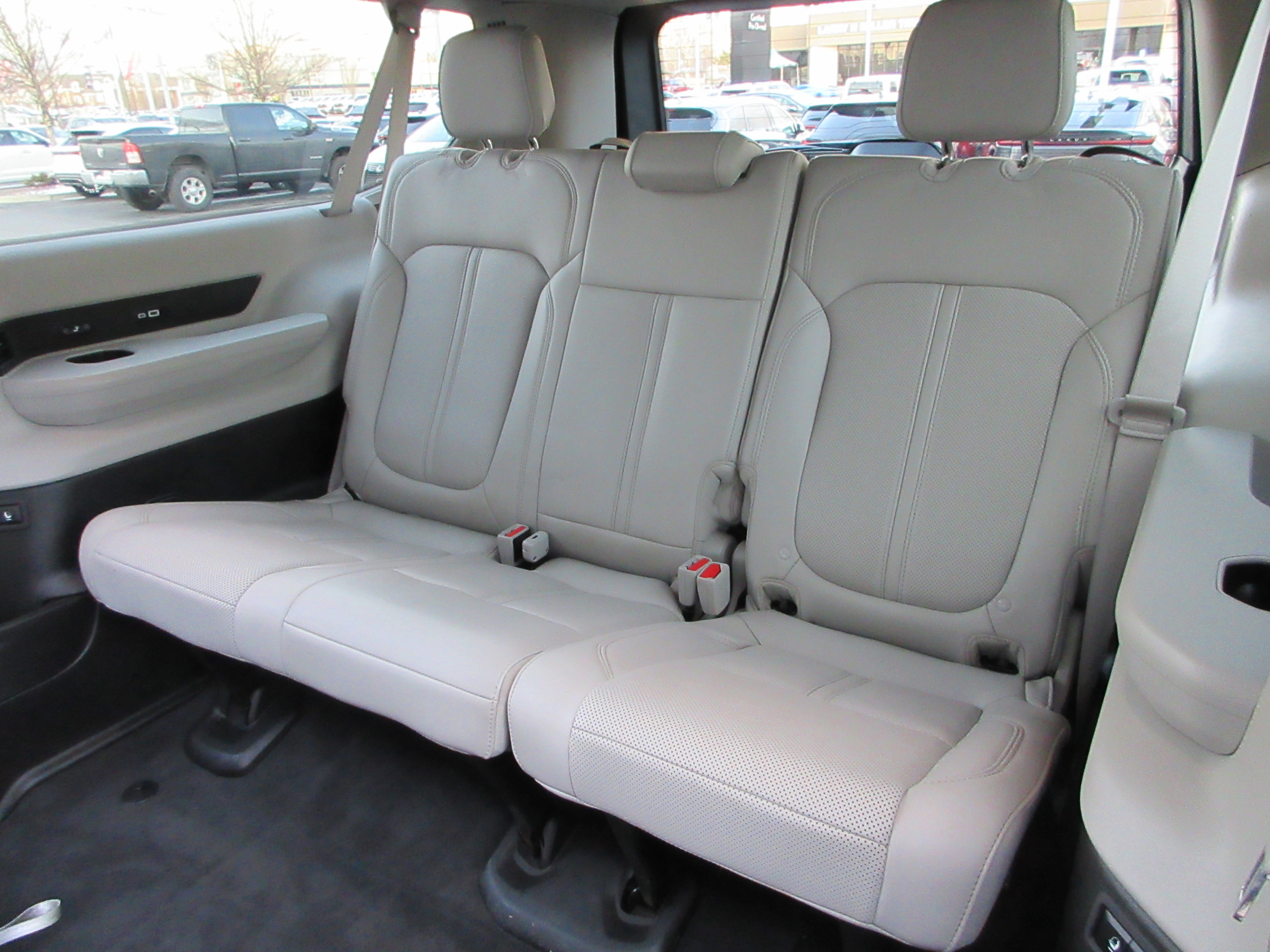 Used 2023 Jeep Wagoneer L Series III w/ Premium Group I image 22