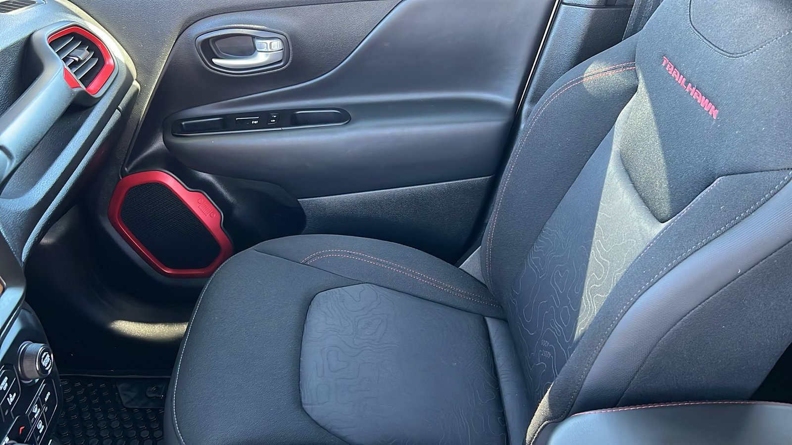 Used 2023 Jeep Renegade Trailhawk image 19