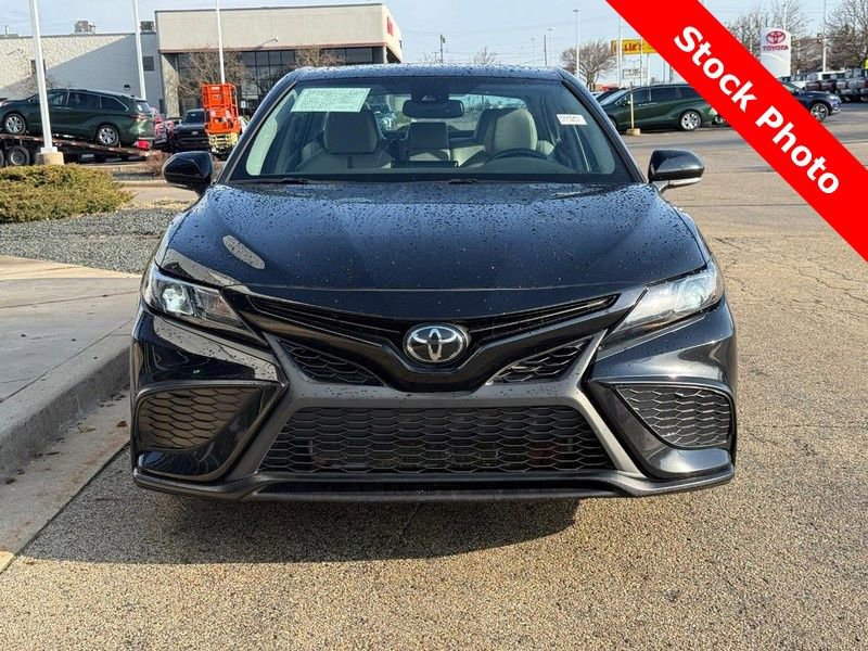 Used 2023 Toyota Camry SE w/ Cold Weather Package image 8