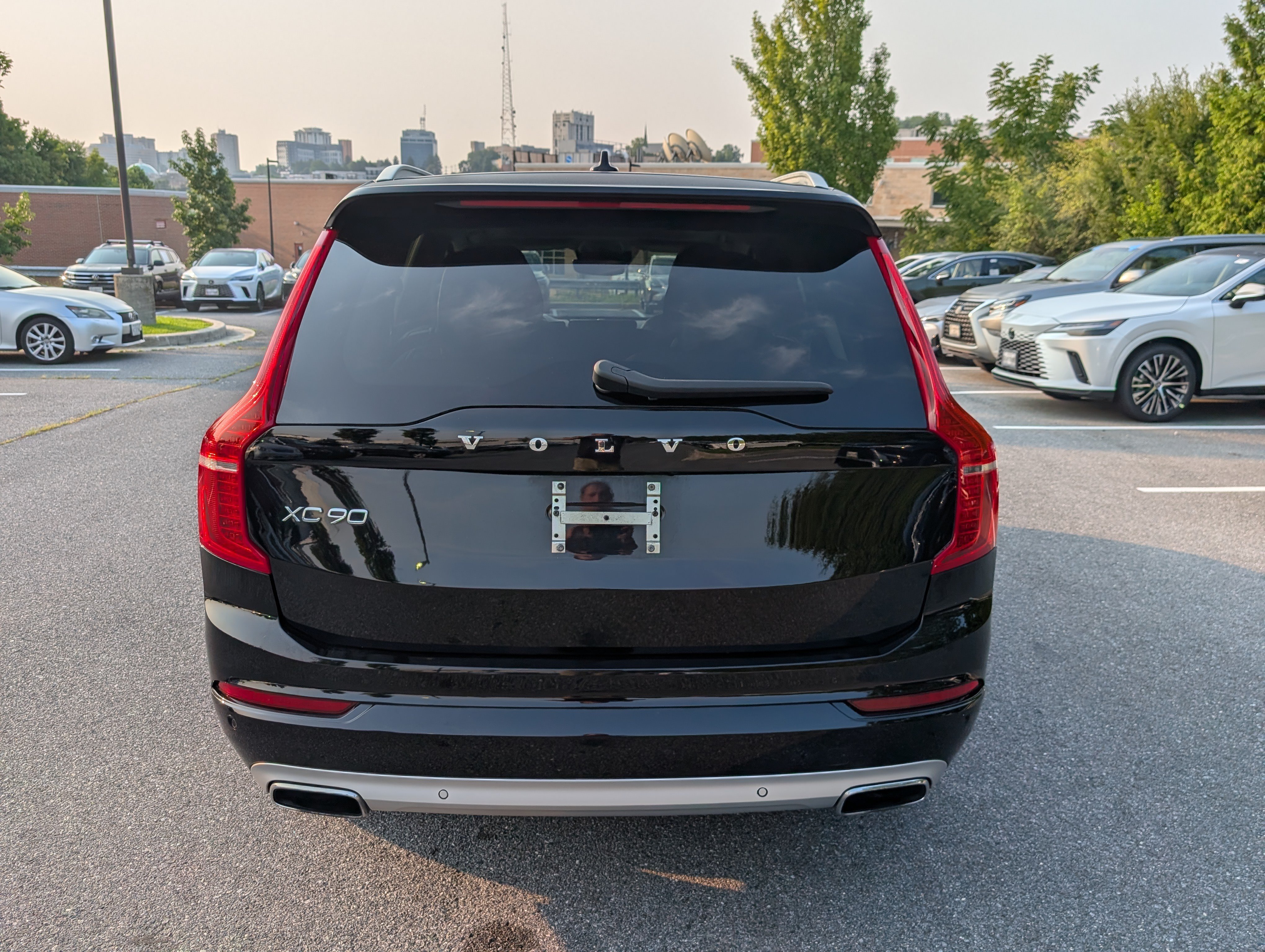 Used 2020 Volvo XC90 T6 Momentum AWD/4WD image 4