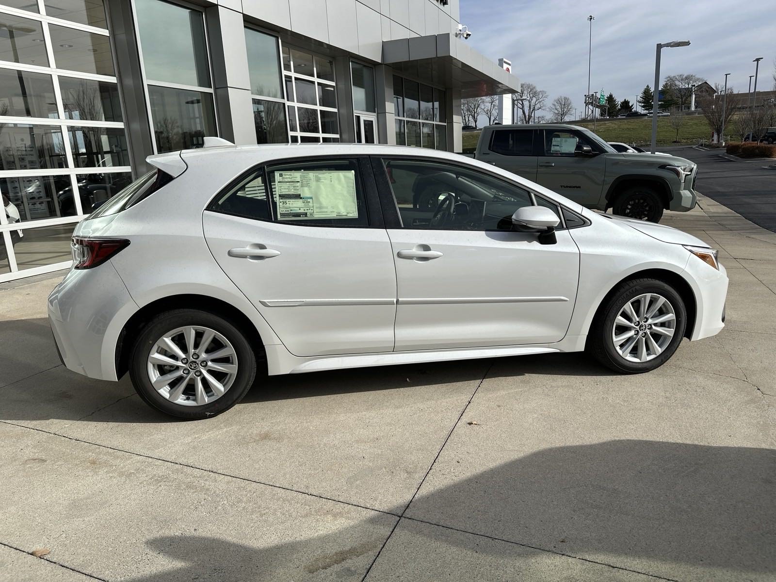 Used 2025 Toyota Corolla SE w/ SE Package FWD image 10