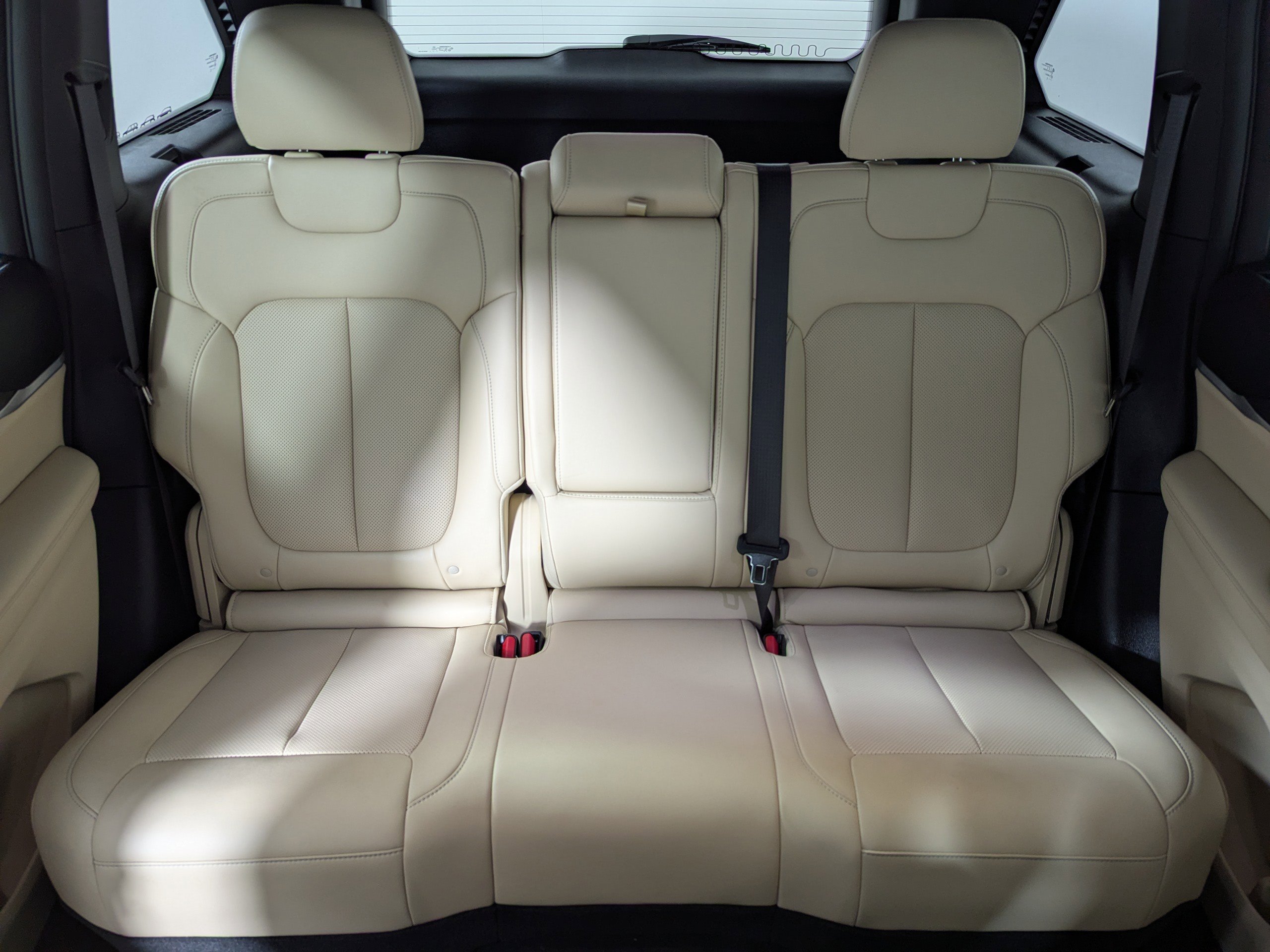 Used 2023 Jeep Grand Cherokee Limited w/ Luxury Tech Group II RWD image 13