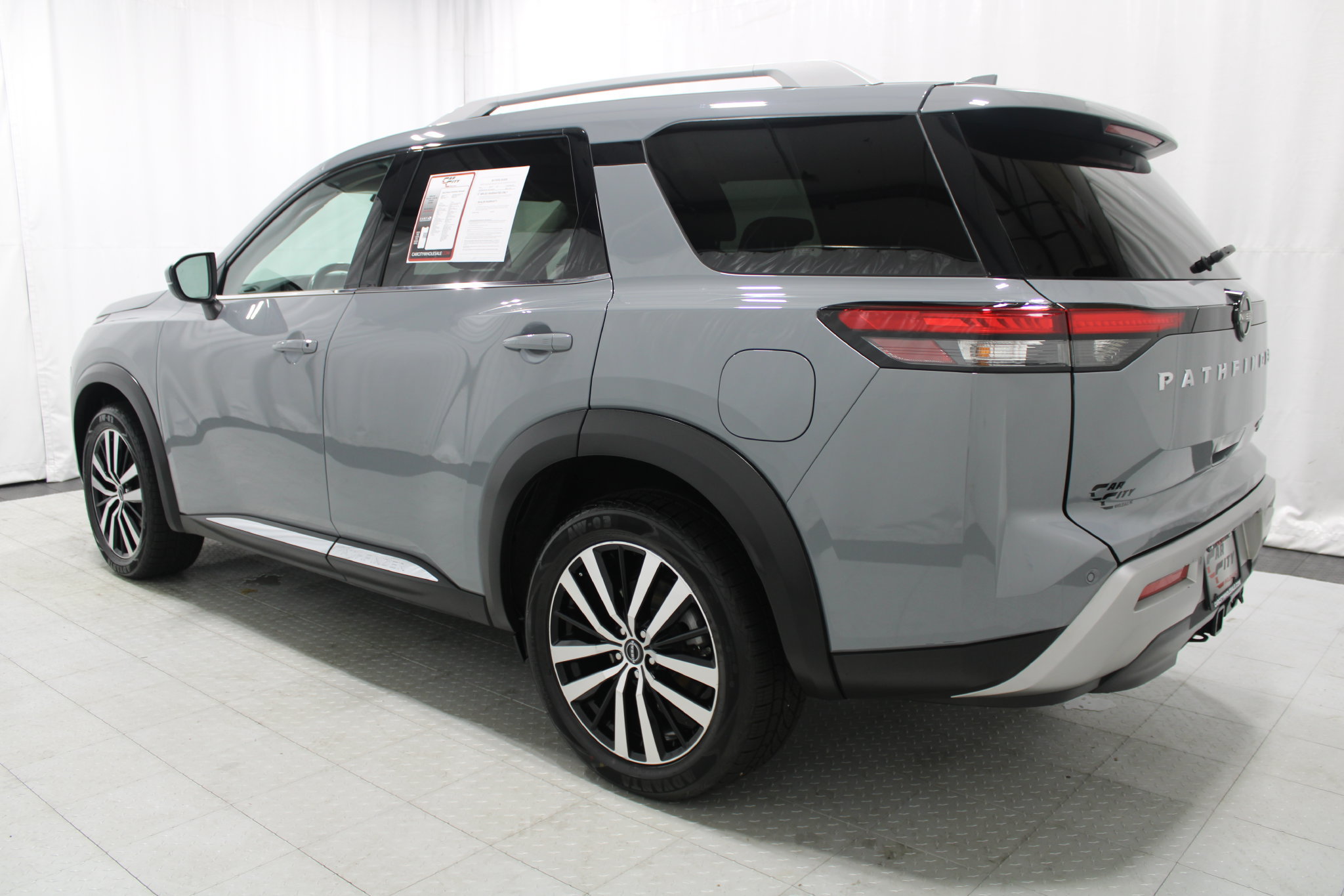 Used 2023 Nissan Pathfinder Platinum w/ Cargo Package AWD/4WD image 8