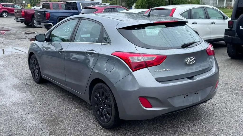 Used 2017 Hyundai Elantra GT FWD image 3
