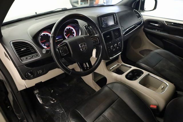 Used 2019 Dodge Grand Caravan SXT image 12