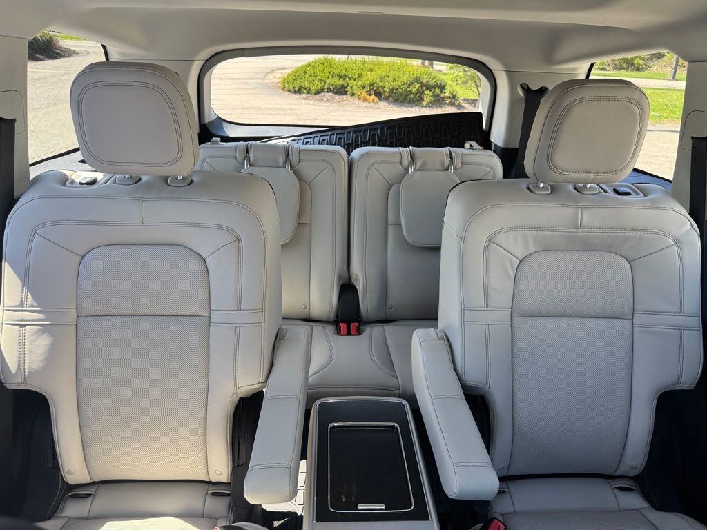 Used 2025 Lincoln Aviator Reserve w/ Jet Appearance Package AWD/4WD image 25
