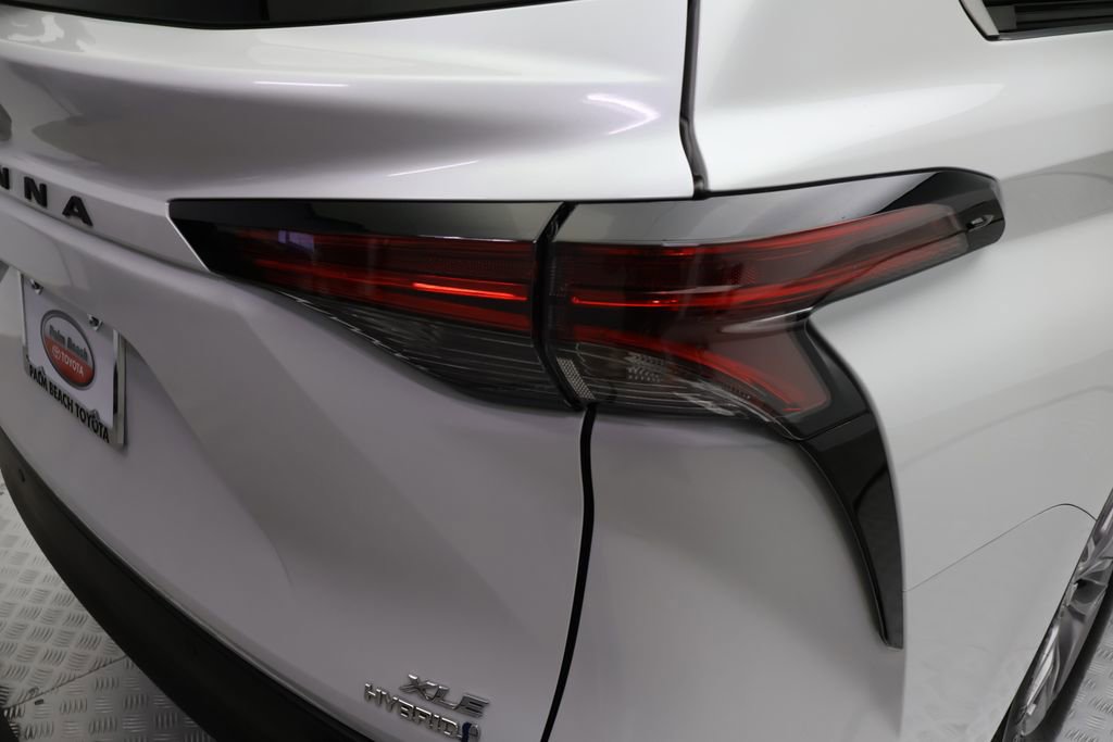 Used 2022 Toyota Sienna XLE FWD image 9