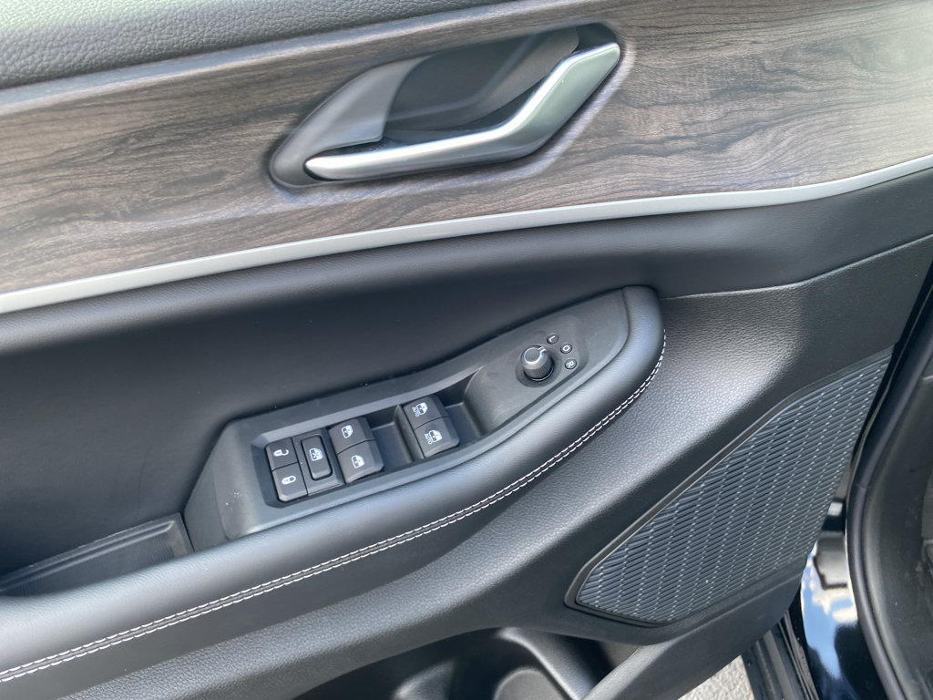 New 2027 Jeep Grand Cherokee Altitude AWD/4WD image 17