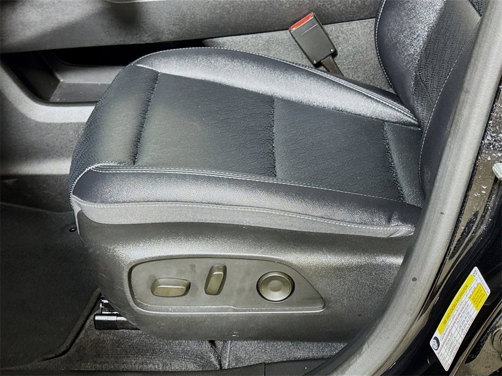 Used 2025 Chevrolet Equinox LT w/ Convenience Package II image 17