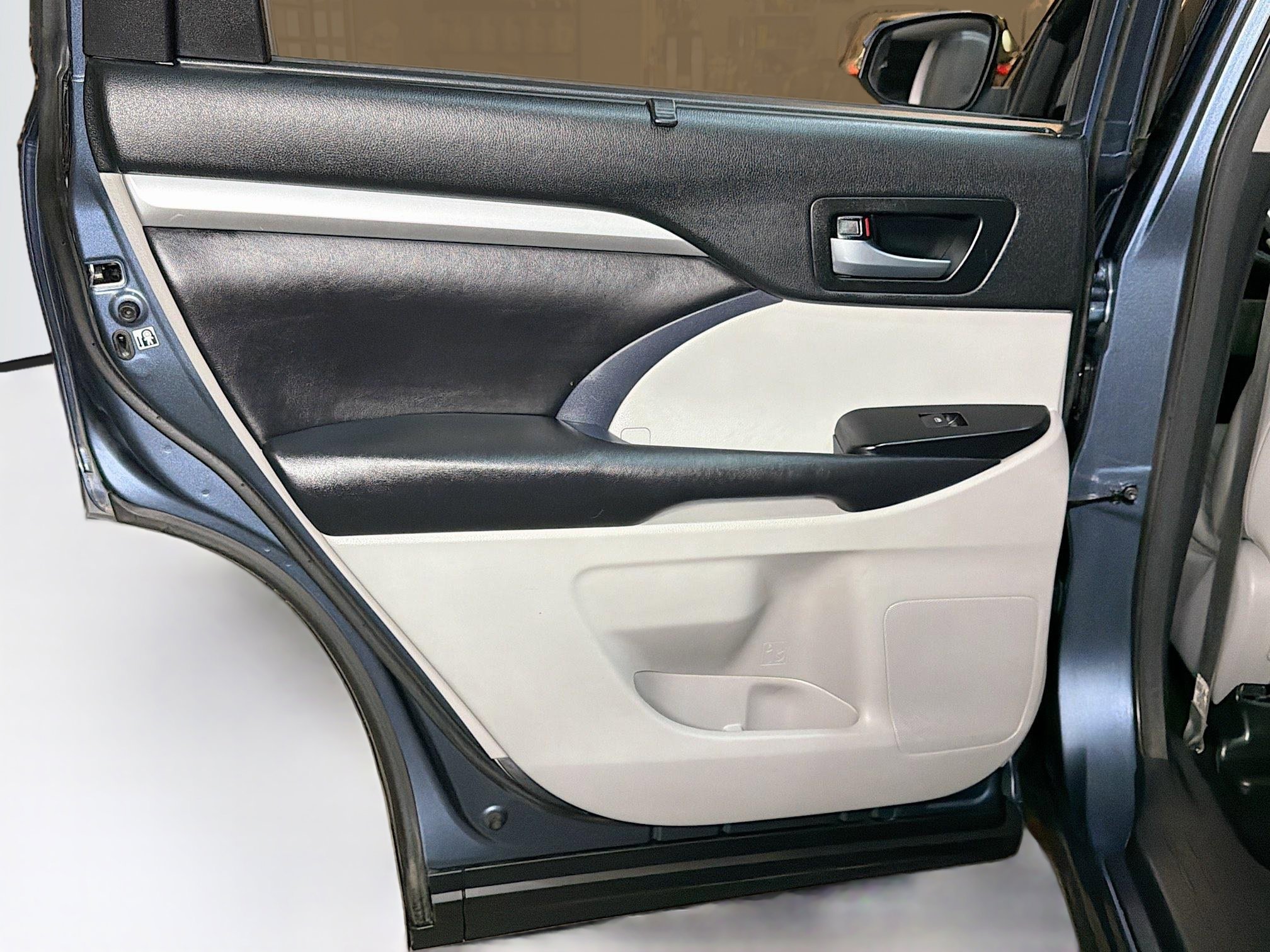 Used 2018 Toyota Highlander XLE image 28