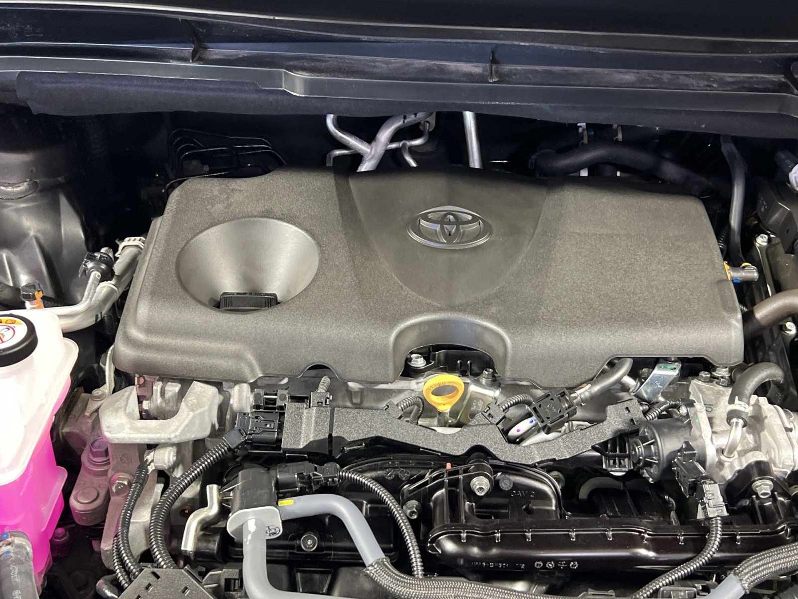 Used 2025 Toyota Sienna XSE image 30