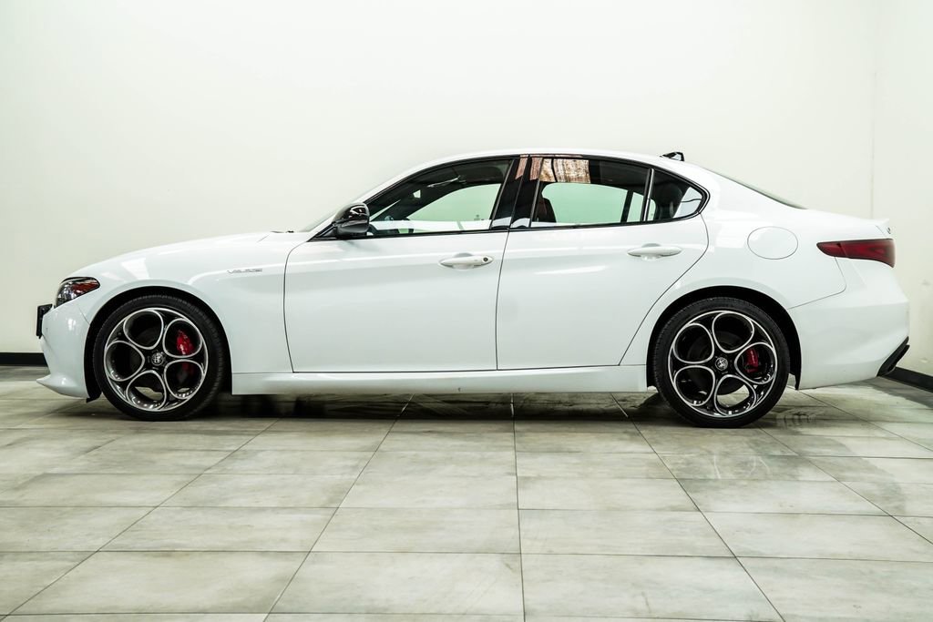 Used 2023 Alfa Romeo Giulia Veloce AWD/4WD image 8