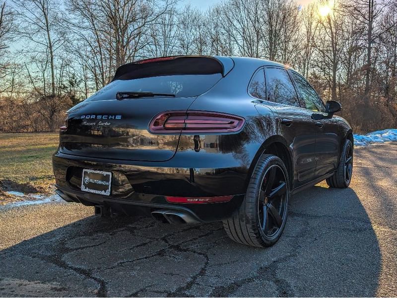 Used 2018 Porsche Macan Turbo image 8