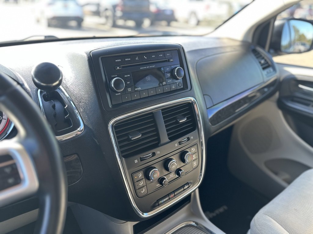 Used 2014 Dodge Grand Caravan SXT w/ UConnect Hands-Free Group image 18