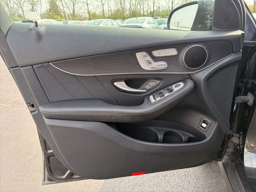 Used 2022 Mercedes-Benz GLC 300 4MATIC image 17