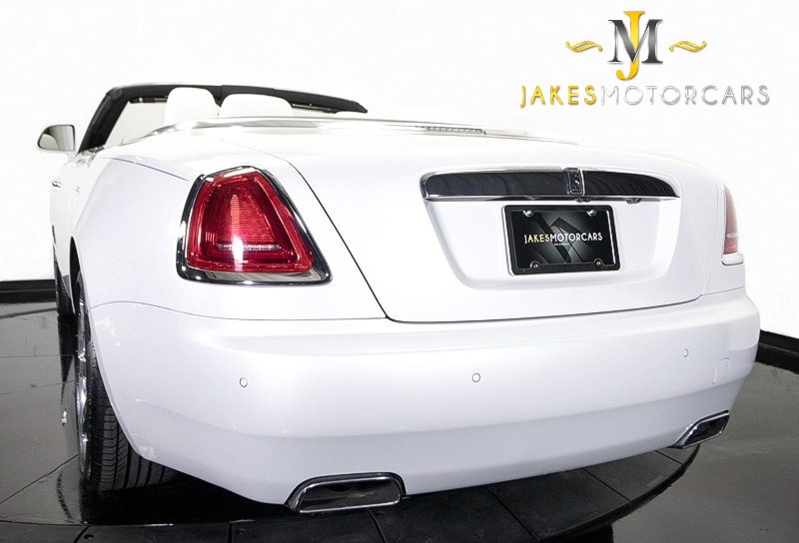 Used 2017 Rolls-Royce Dawn image 10