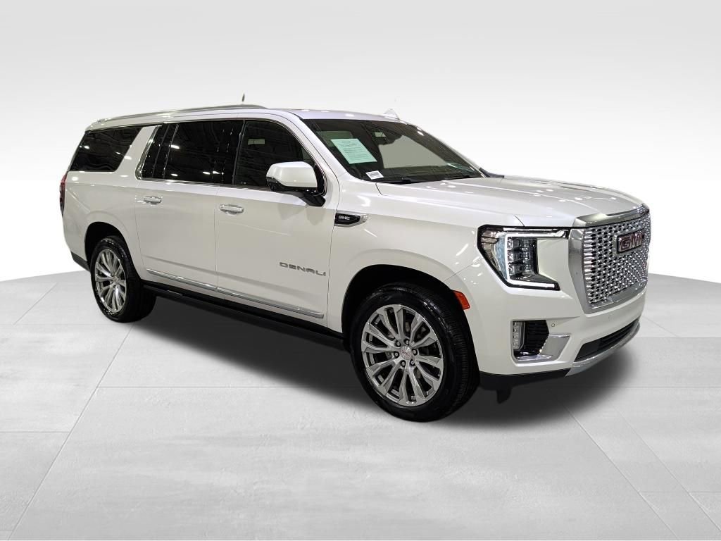 Used 2022 GMC Yukon XL Denali w/ Denali Premium Package image 2