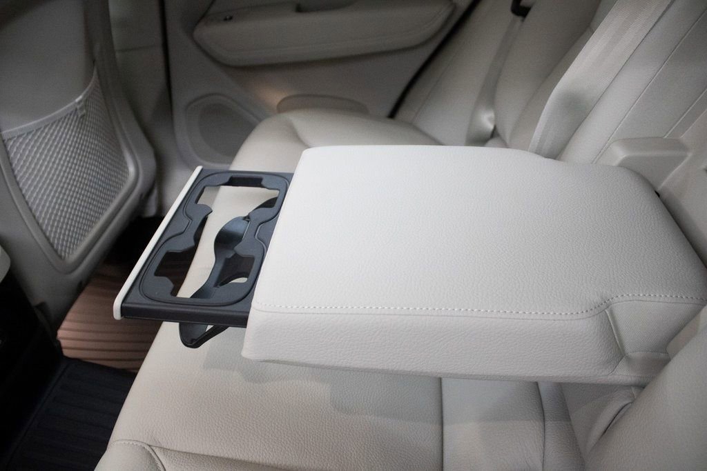 Certified 2025 Volvo XC60 T8 Plus w/ Protection Package Premier image 31