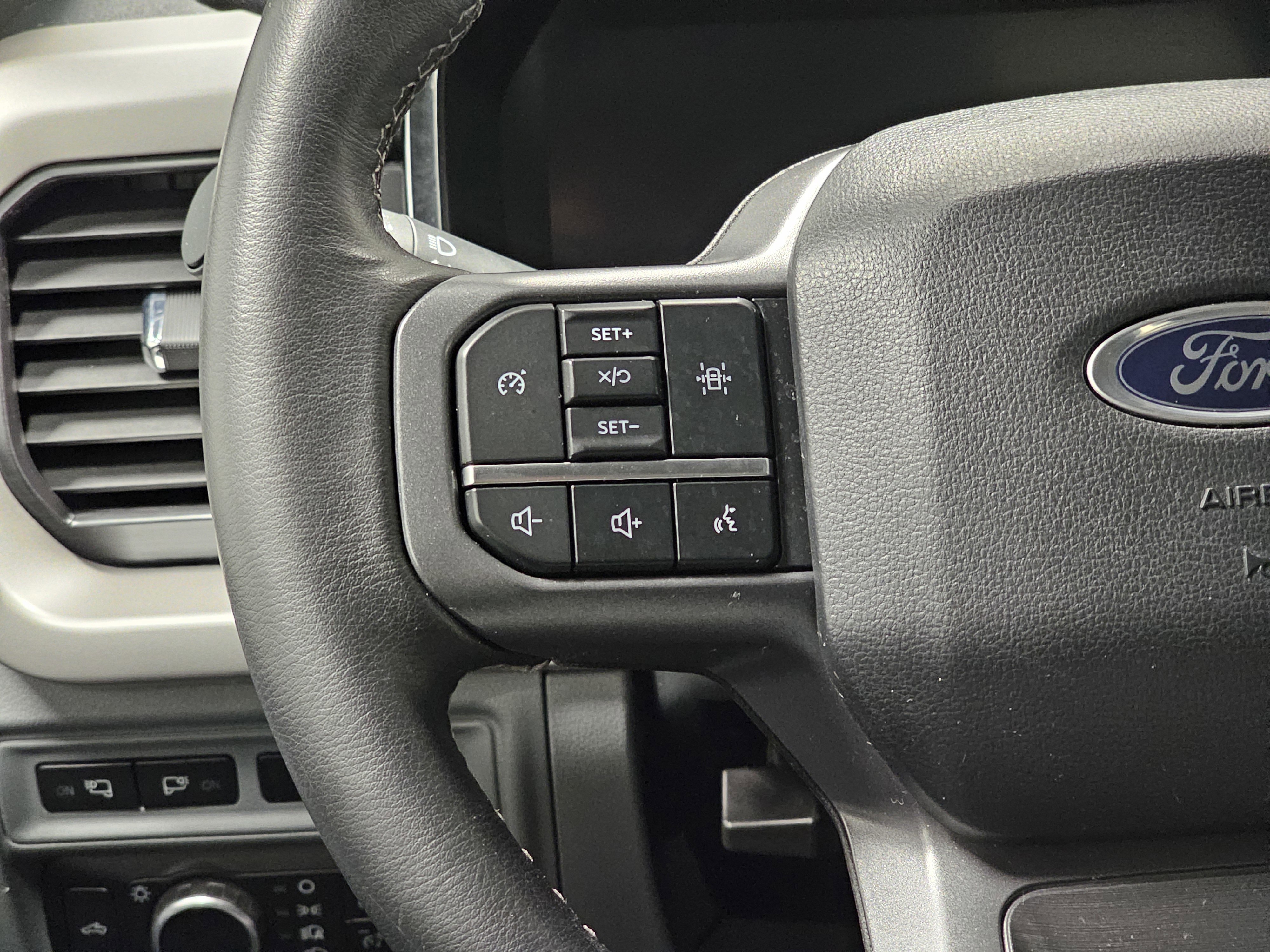 Used 2023 Ford F150 Lightning XLT image 23