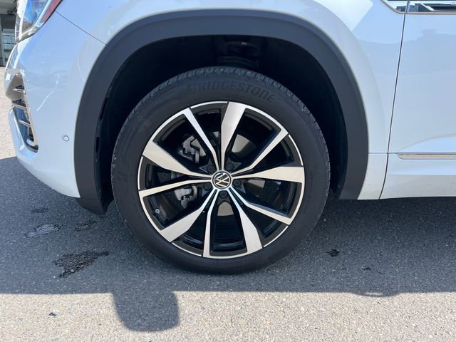 Used 2024 Volkswagen Atlas Cross Sport SEL Premium R-Line image 32
