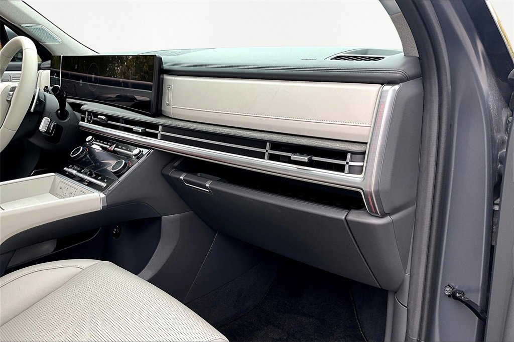 Used 2025 Hyundai Santa Fe Limited image 17