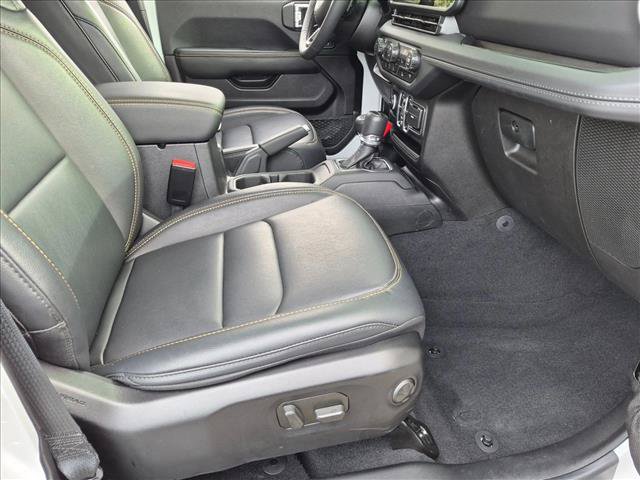 Used 2025 Jeep Gladiator Sport AWD/4WD image 19