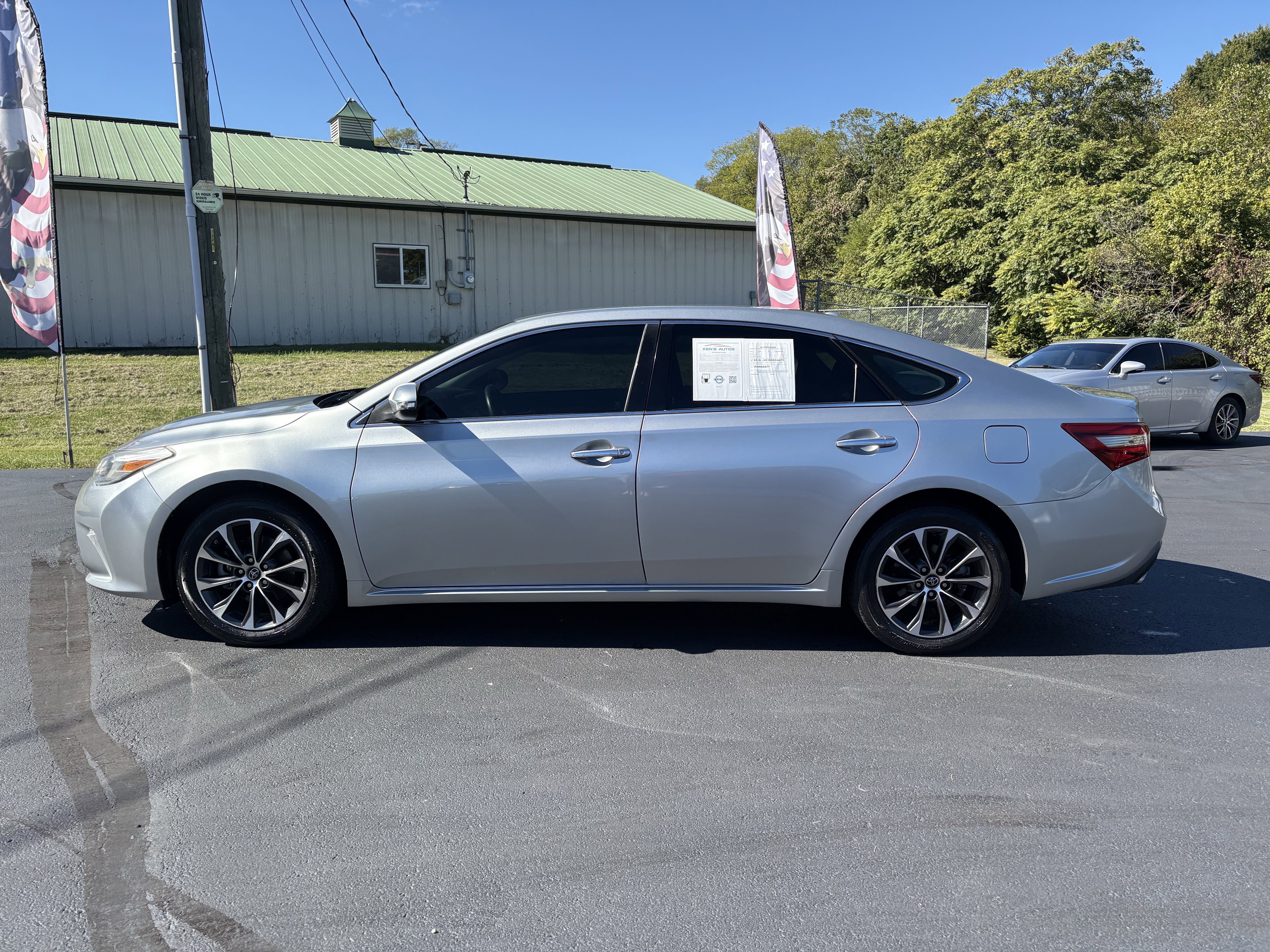 Used 2017 Toyota Avalon XLE image 8
