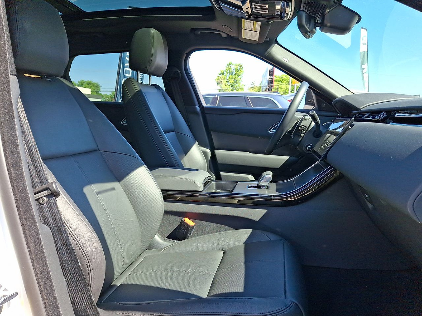 Certified 2026 Land Rover Range Rover Velar S AWD/4WD image 30