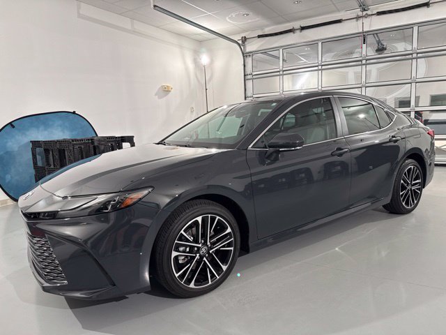 Used 2026 Toyota Camry XLE AWD/4WD image 3