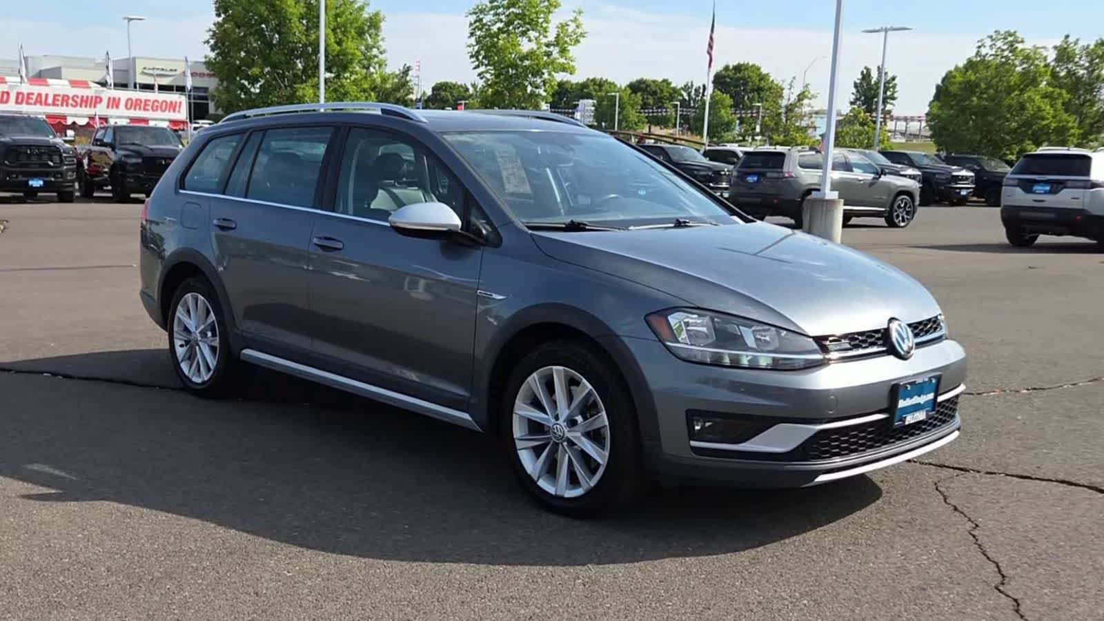 Used 2019 Volkswagen Golf Alltrack SE AWD/4WD image 2