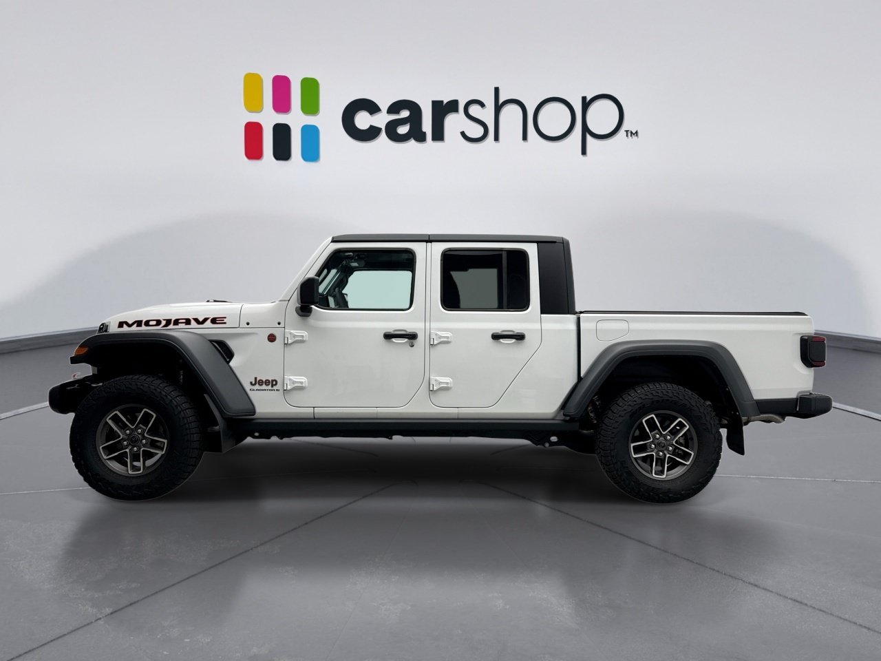 Used 2025 Jeep Gladiator Mojave w/ Convenience Group AWD/4WD image 2