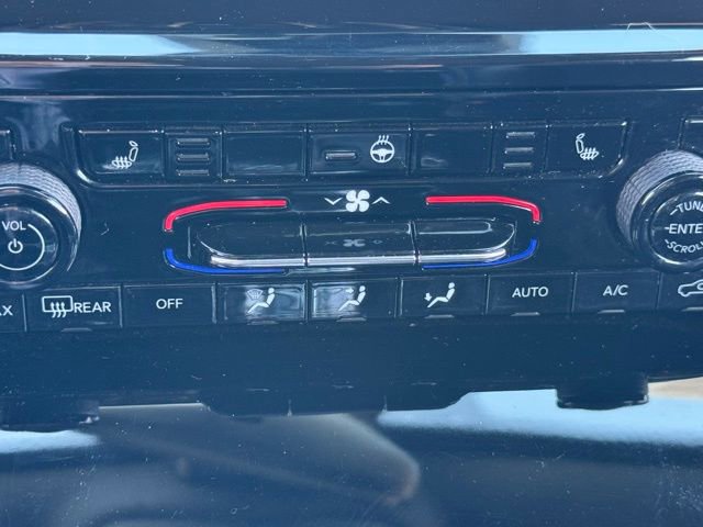 Used 2023 Jeep Grand Cherokee L Laredo image 25