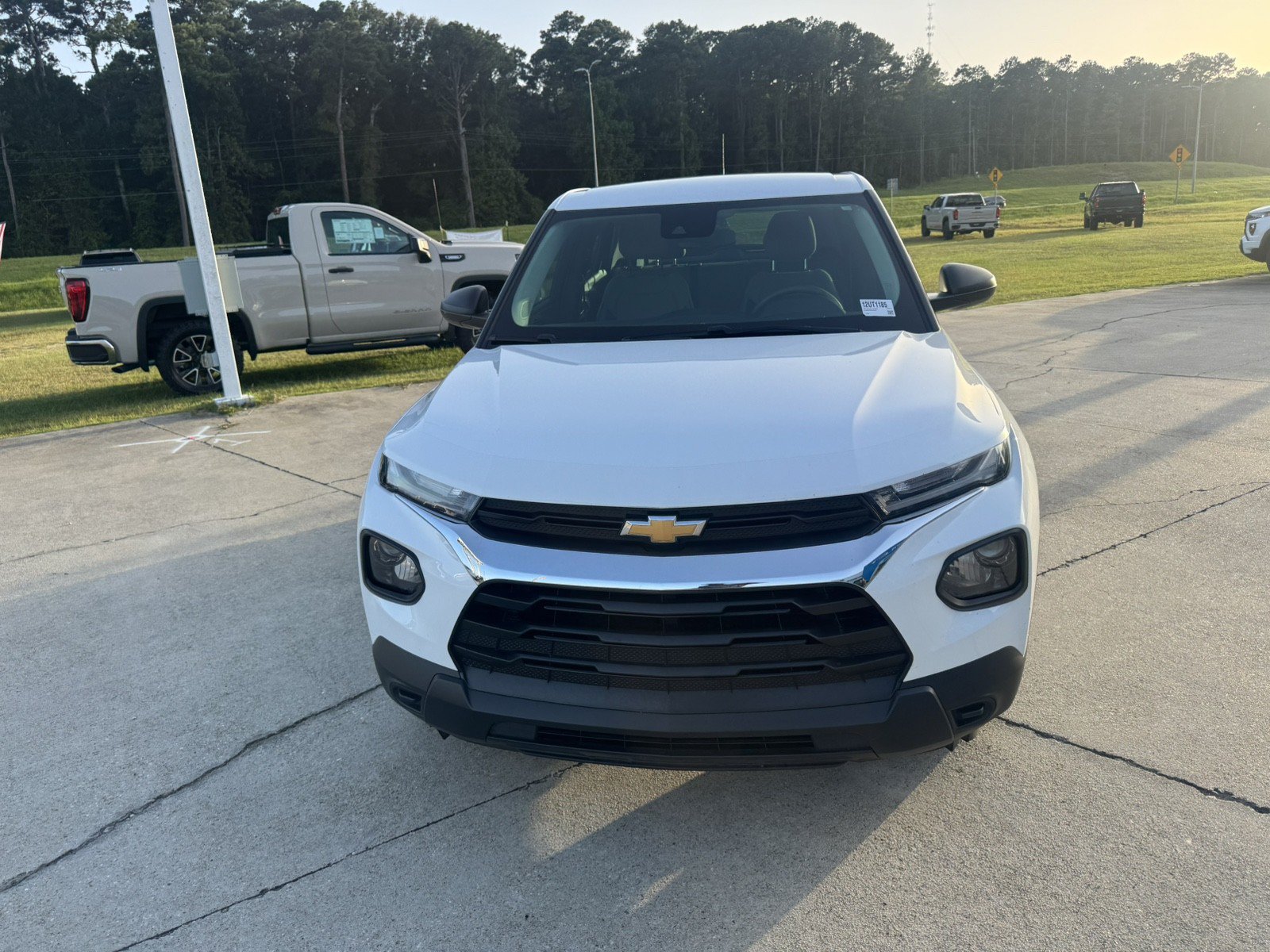 Used 2022 Chevrolet TrailBlazer LS FWD image 2