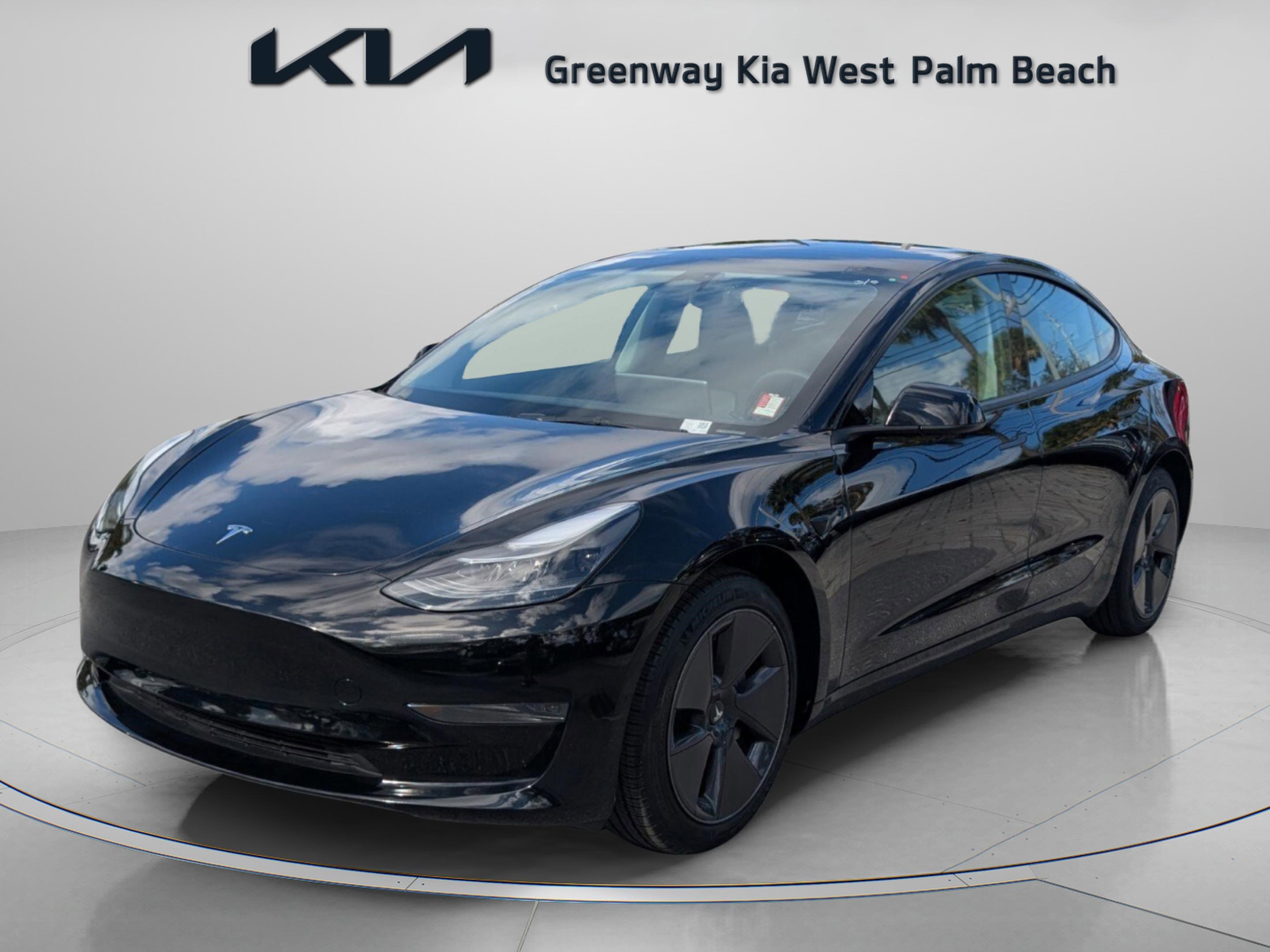 Used 2023 Tesla Model 3 Standard Range image 3