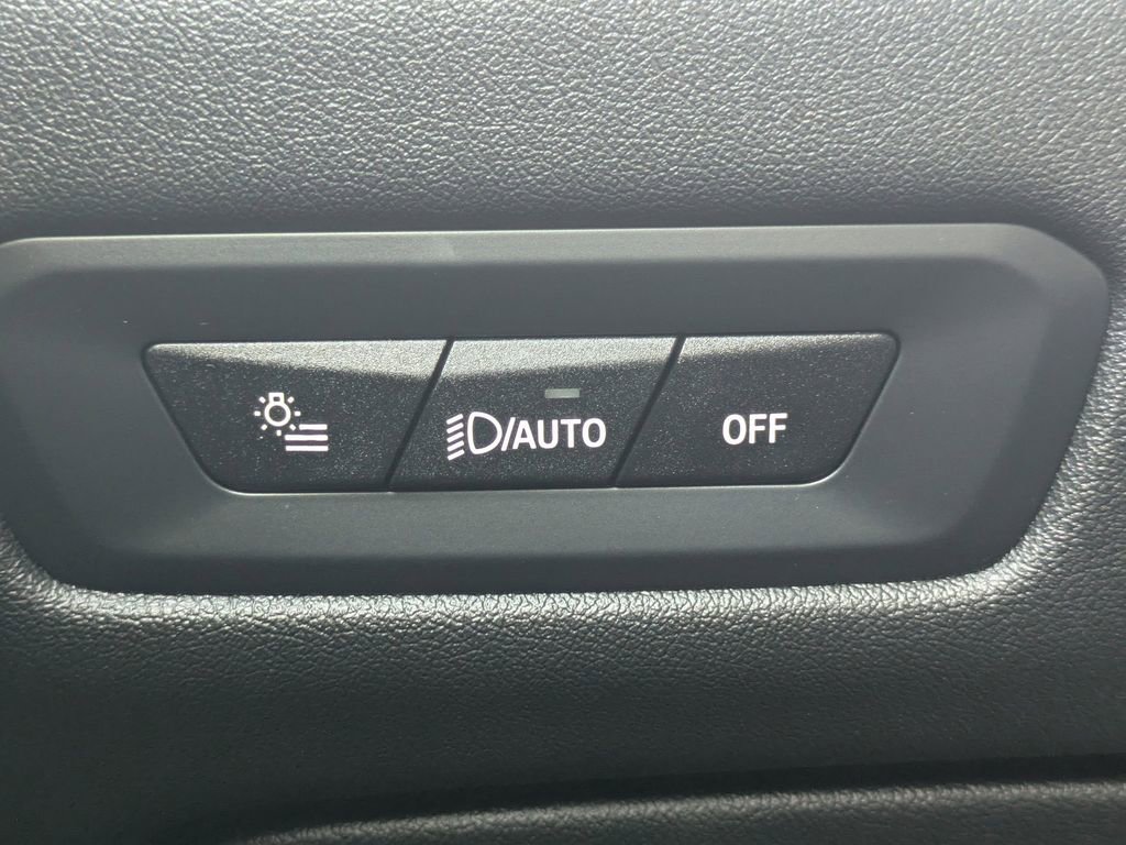 Used 2025 BMW X5 xDrive50e image 27