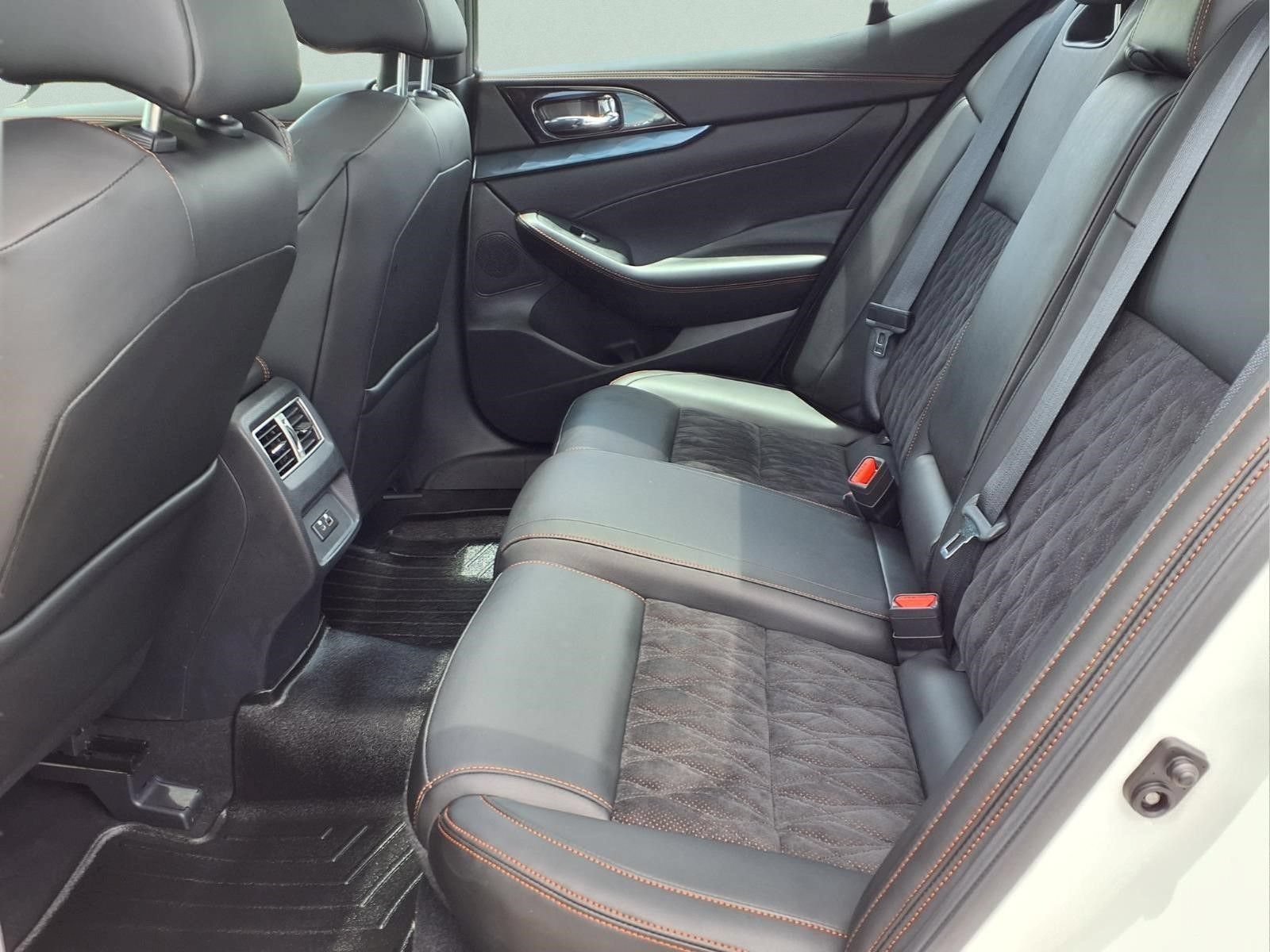 Used 2021 Nissan Maxima SR w/ Sport Mat Group FWD image 11