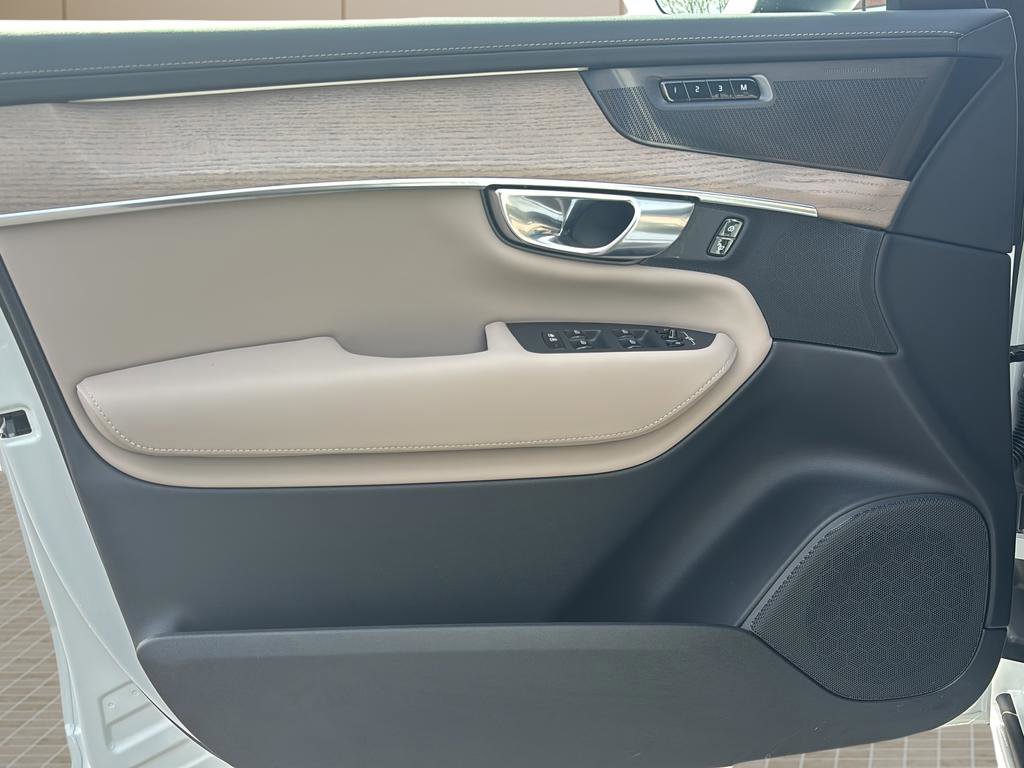 Used 2025 Volvo XC90 T8 Ultra image 16