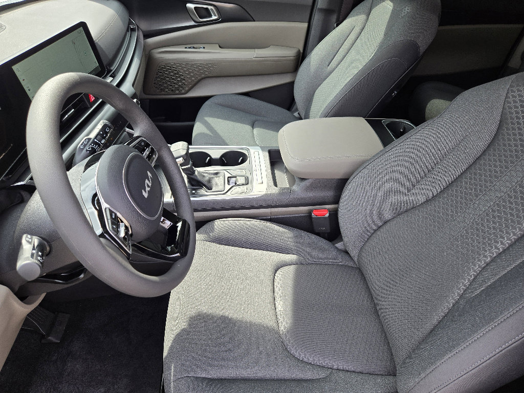 New 2026 Kia Carnival LX image 9