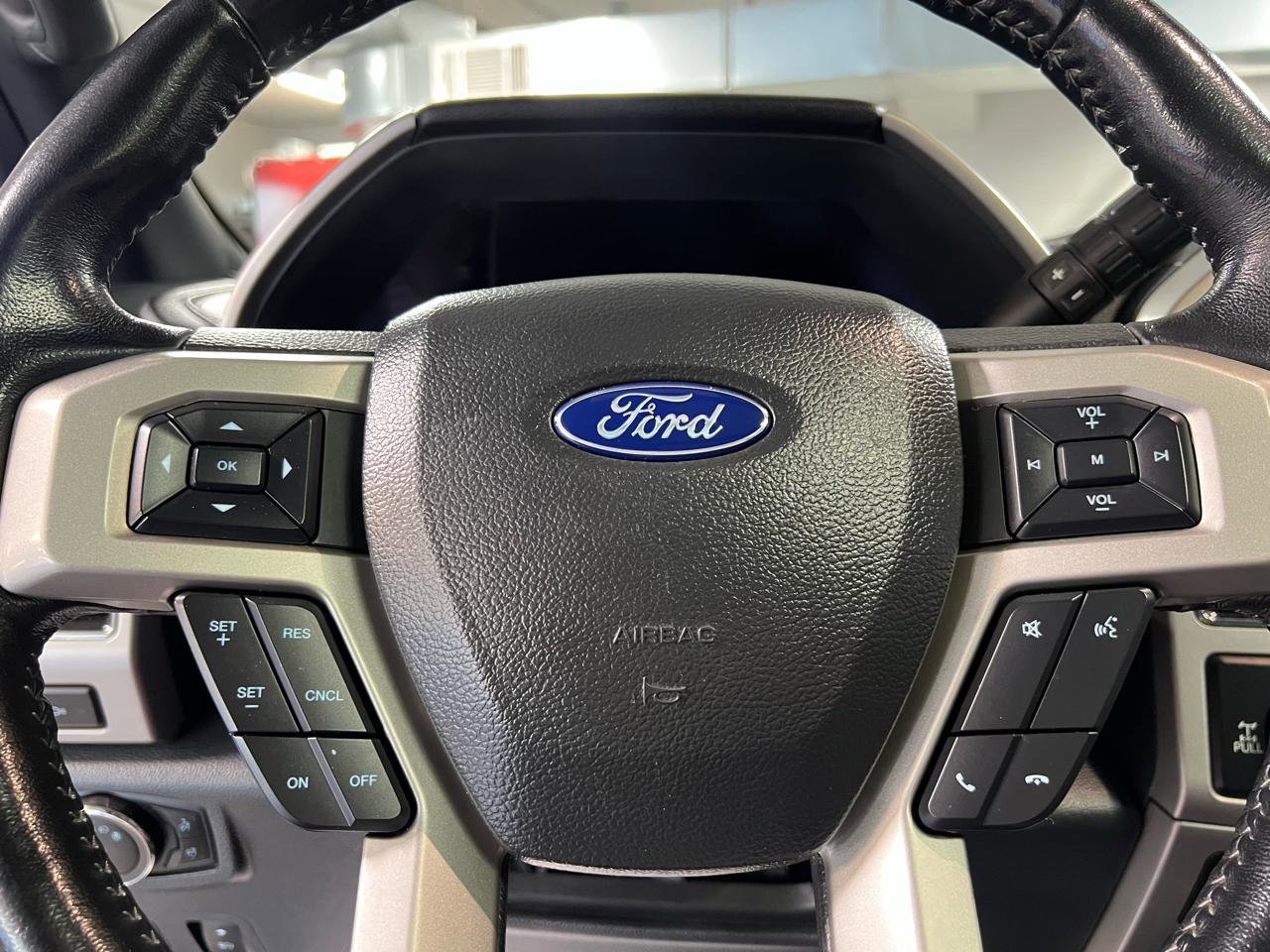 Used 2022 Ford F350 Lariat w/ Tremor Off-Road Package image 27