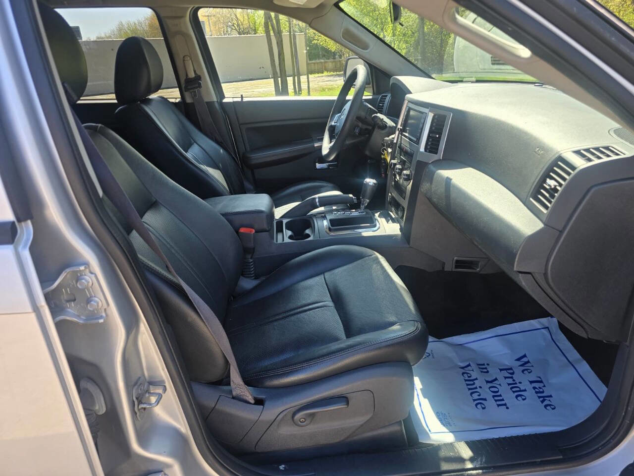 Used 2009 Jeep Grand Cherokee Laredo AWD/4WD image 9
