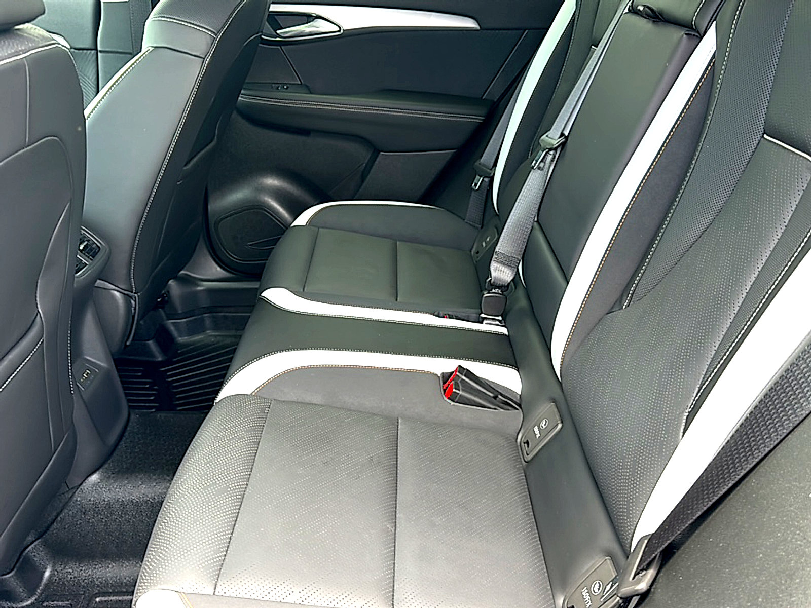 Used 2024 Buick Envision Sport Touring AWD/4WD image 18