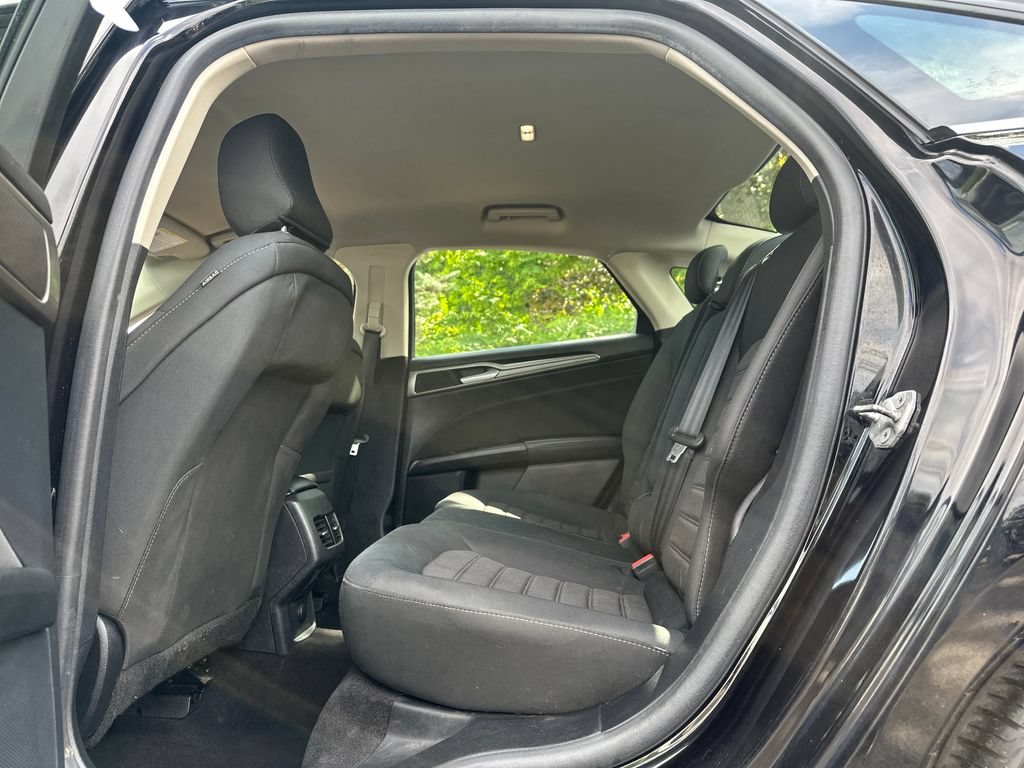 Used 2020 Ford Fusion SE FWD image 18